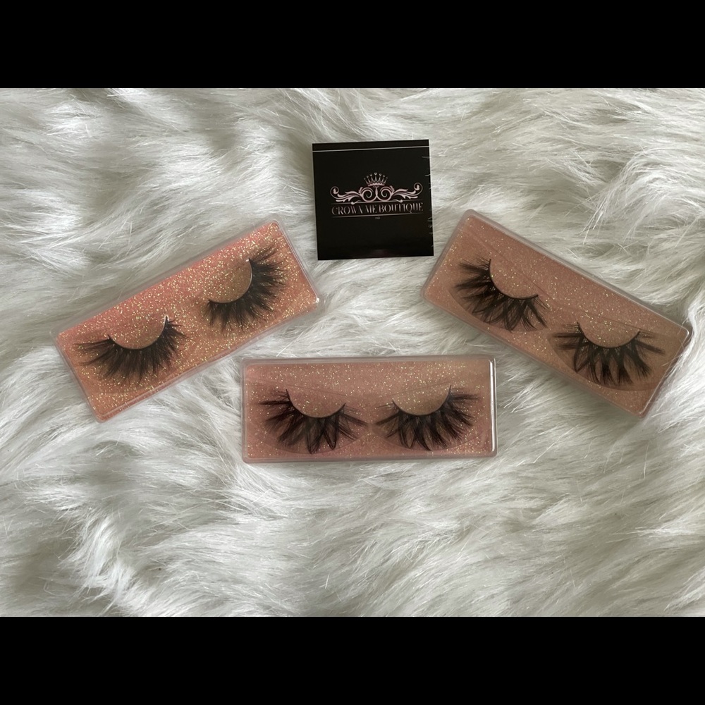Mink strip lashes💅🏾